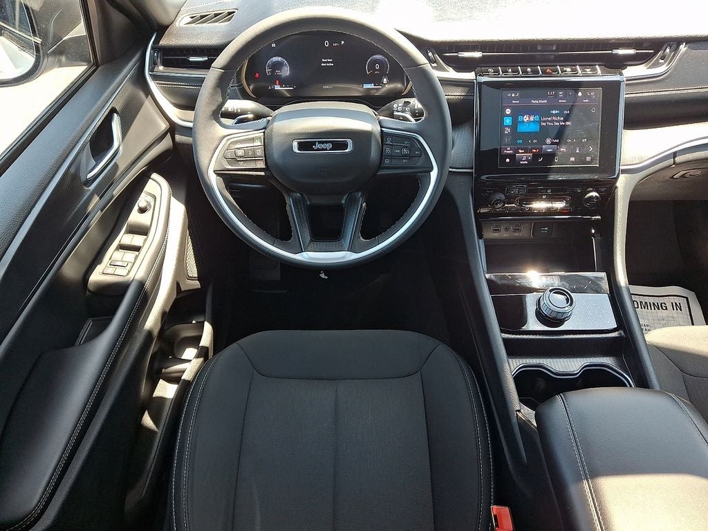 2025 Jeep Grand Cherokee Laredo X 4x4