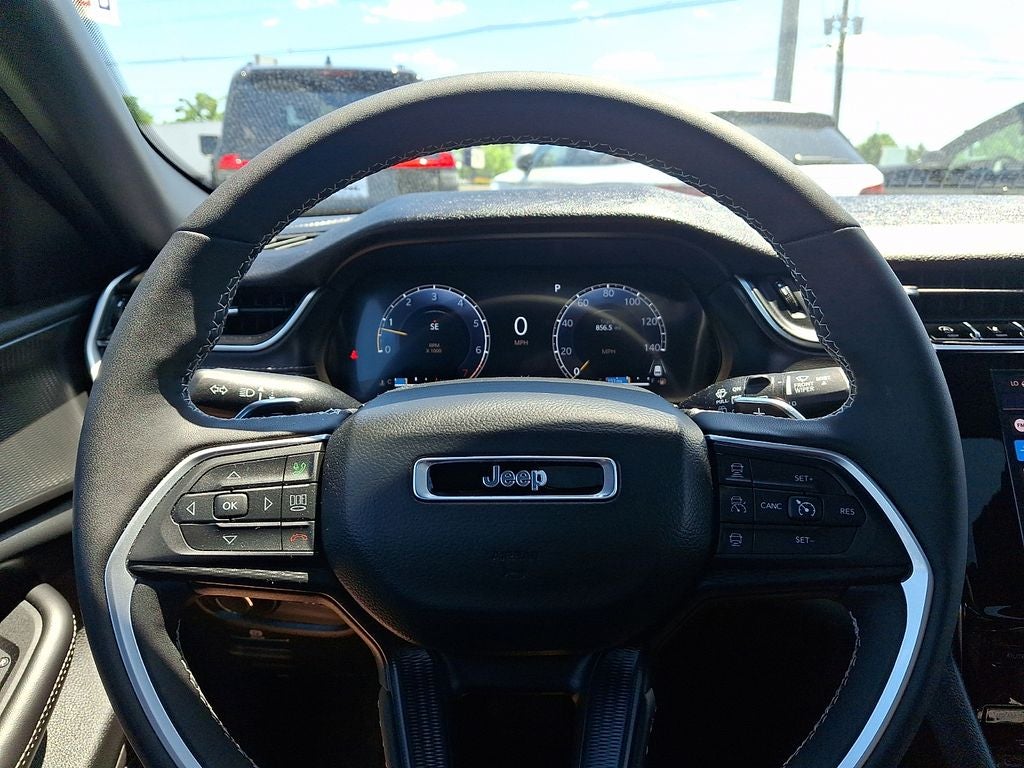 2025 Jeep Grand Cherokee Laredo X 4x4