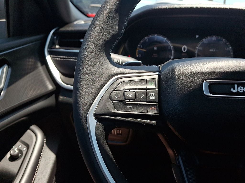 2025 Jeep Grand Cherokee Laredo X 4x4