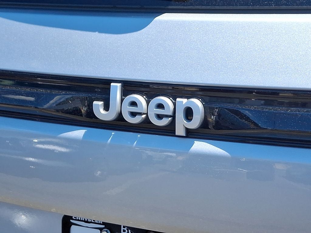 2025 Jeep Grand Cherokee Laredo X 4x4