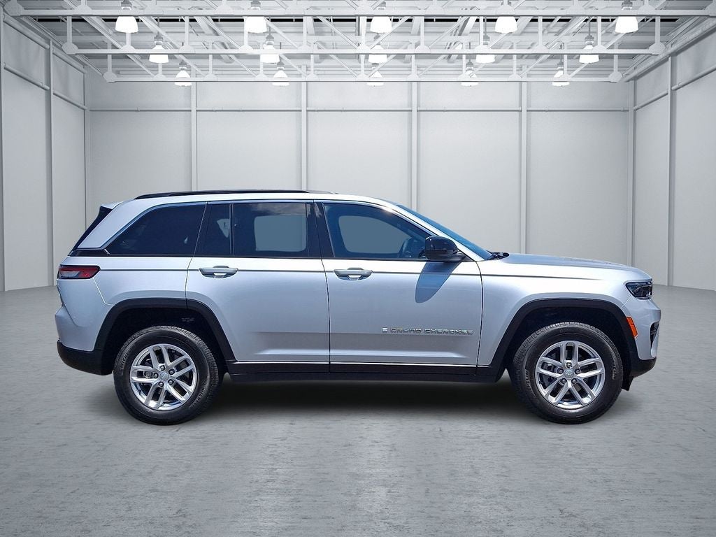 2025 Jeep Grand Cherokee Laredo X 4x4