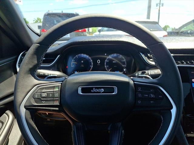 2025 Jeep Grand Cherokee Laredo X 4x4