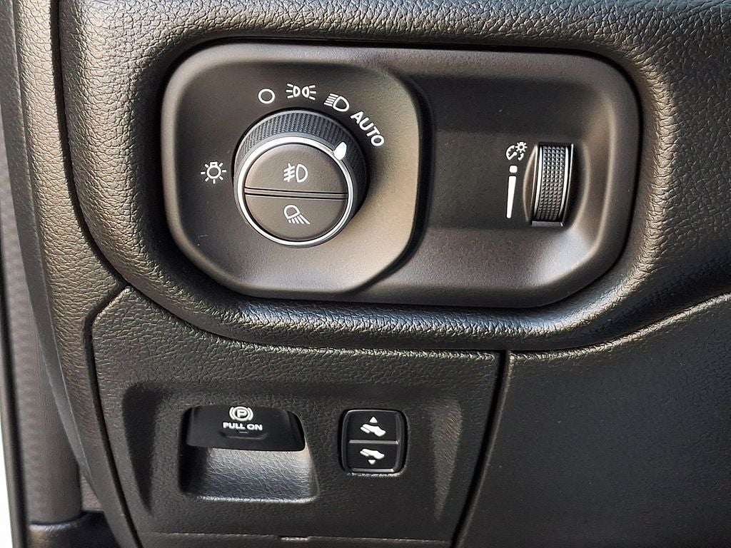 2022 RAM 1500 Big Horn Crew Cab 4x4 6'4' Box