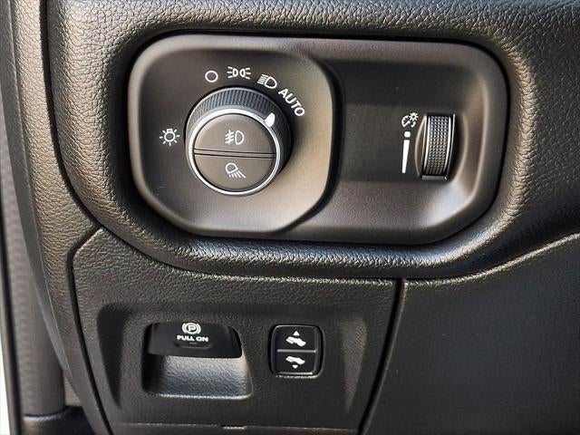 2022 RAM 1500 Big Horn Crew Cab 4x4 6'4' Box