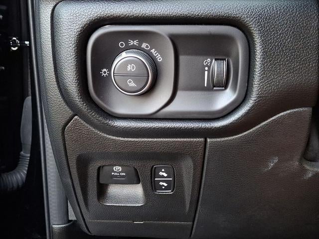 2022 RAM 1500 Big Horn Crew Cab 4x4 5'7' Box