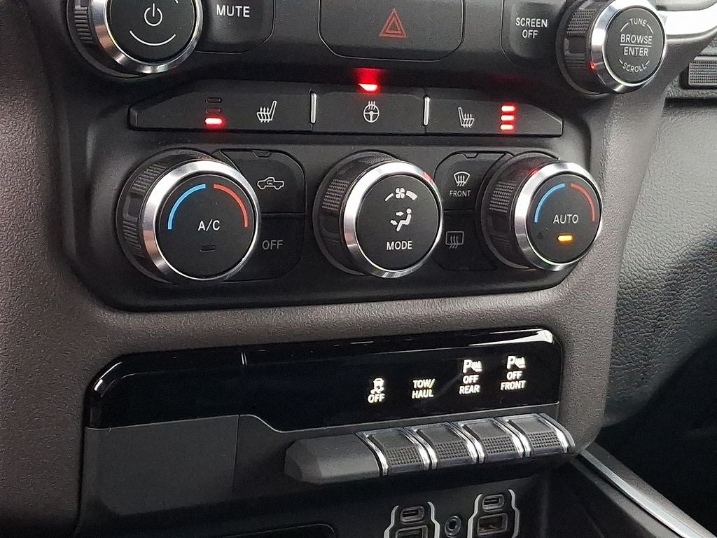 2021 RAM Ram 1500 Big Horn Crew Cab 4x4 5'7' Box