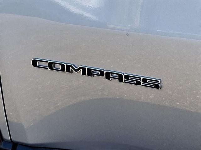 2023 Jeep Compass Latitude Lux FWD