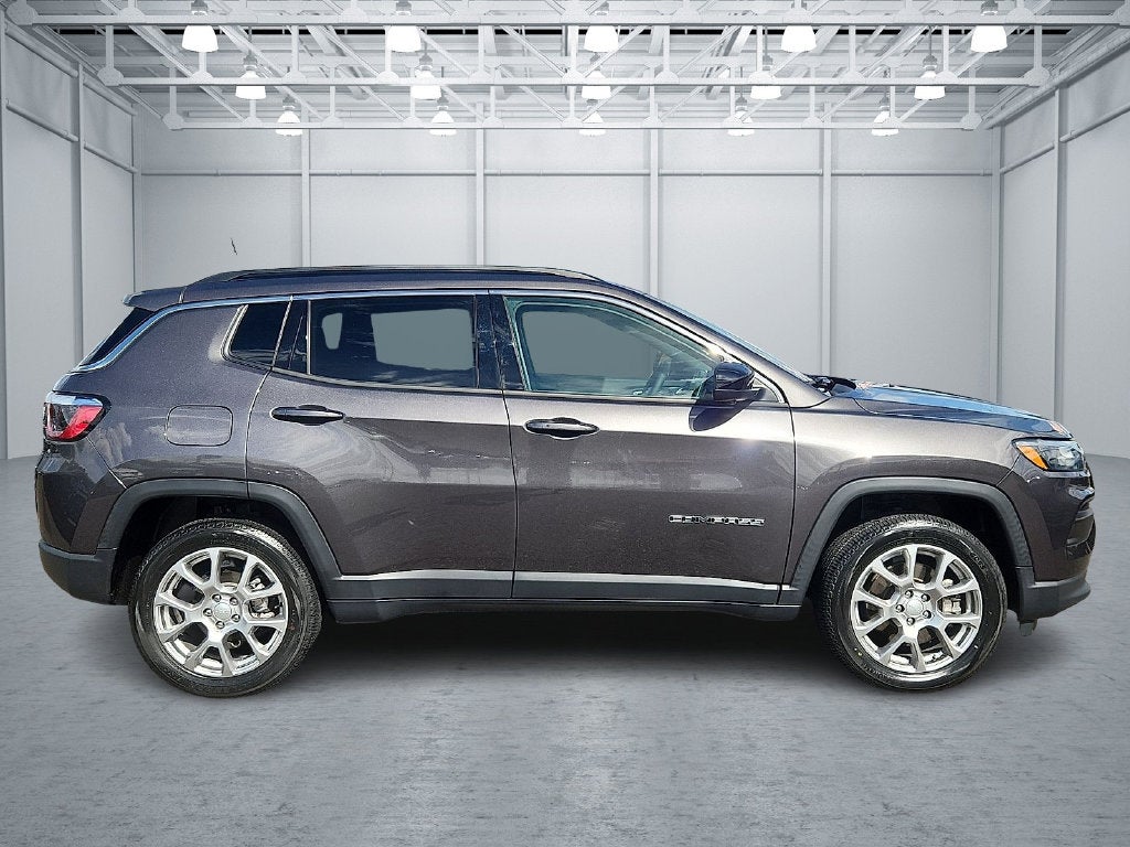 2023 Jeep Compass Latitude Lux FWD