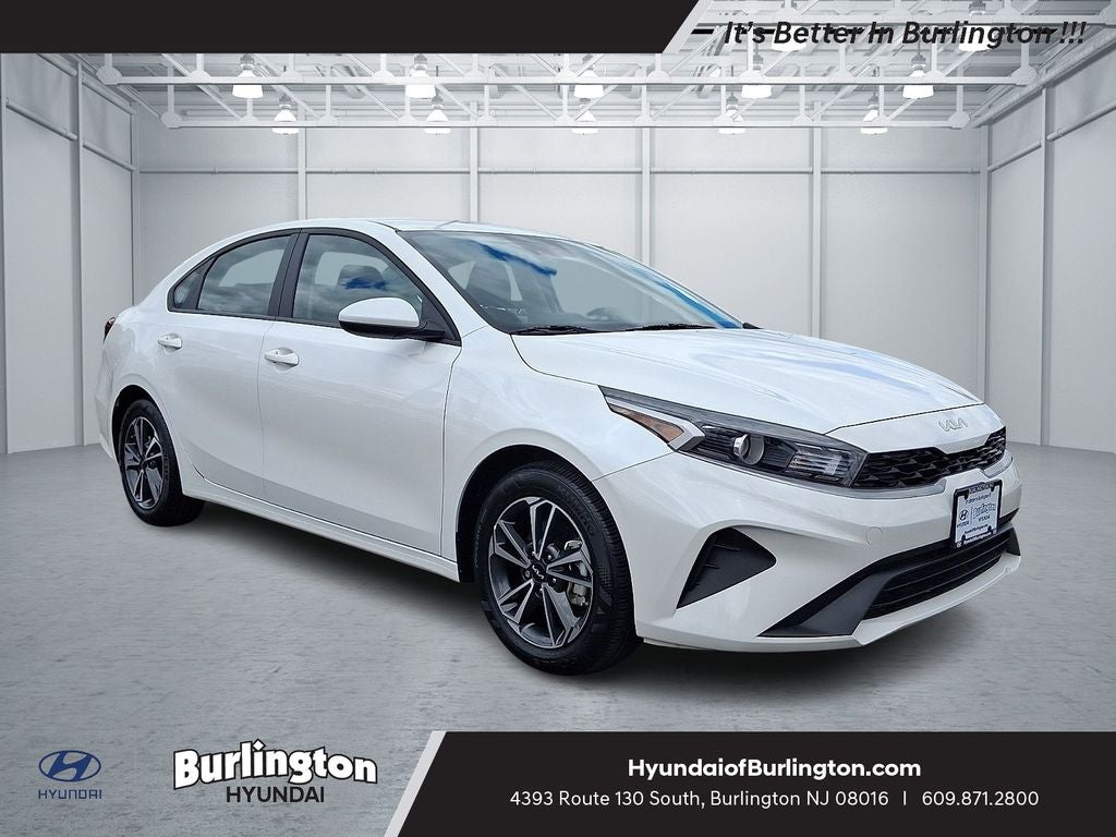 2024 Kia Forte LXS AT's photo