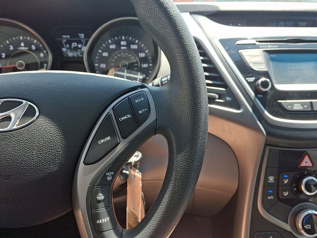 2014 Hyundai ELANTRA SE