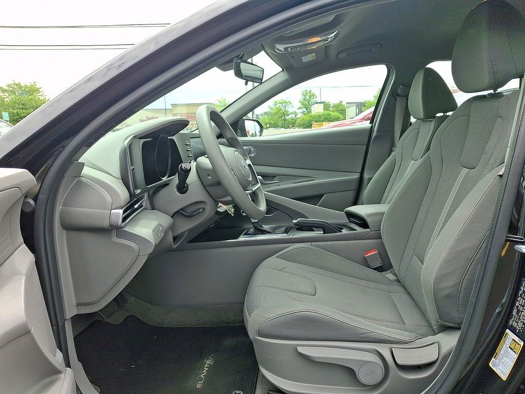 2023 Hyundai ELANTRA SE