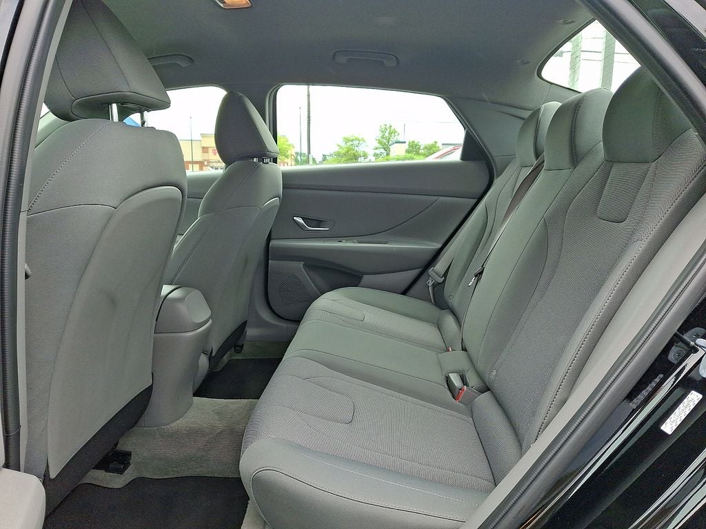 2023 Hyundai ELANTRA SE