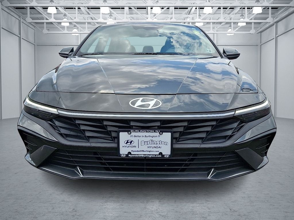 2024 Hyundai ELANTRA SE
