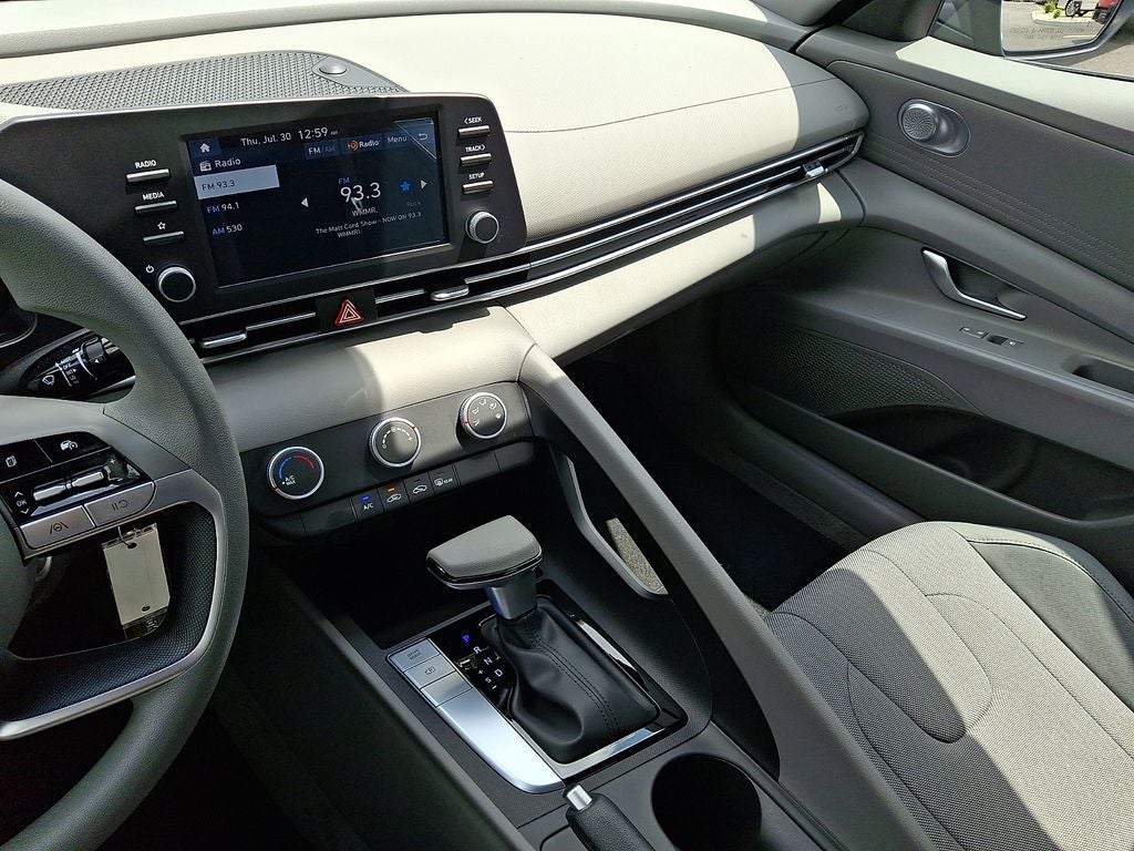 2024 Hyundai ELANTRA SE