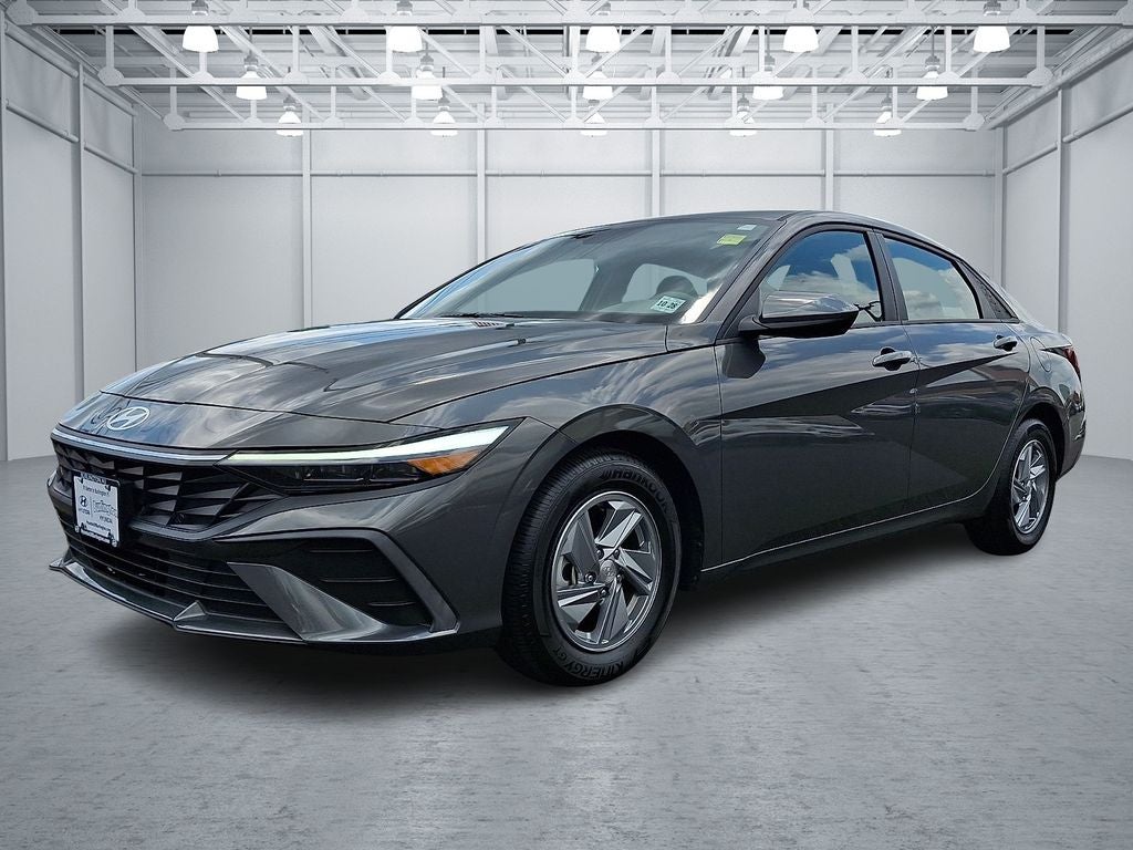2024 Hyundai ELANTRA SE