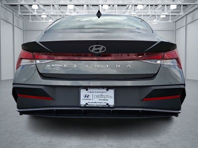 2024 Hyundai ELANTRA SE