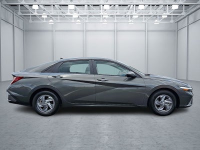 2024 Hyundai ELANTRA SE