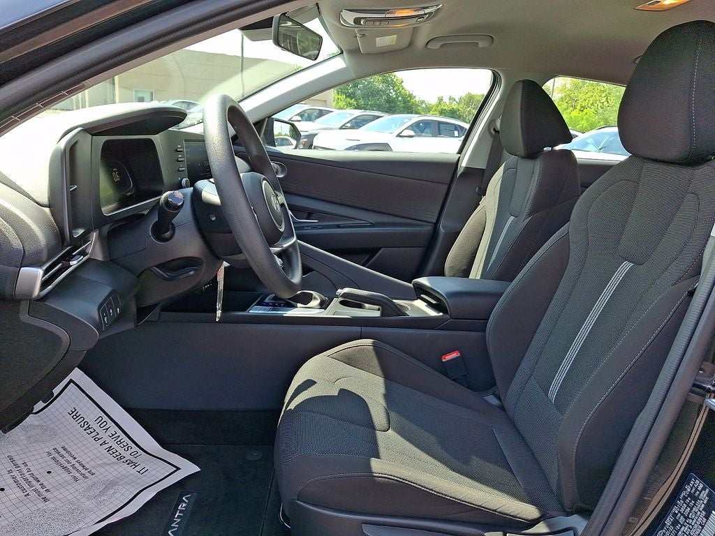 2024 Hyundai ELANTRA SE