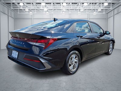 2024 Hyundai ELANTRA SE