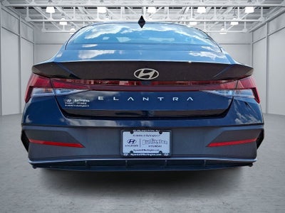 2024 Hyundai ELANTRA SE