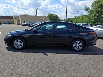 2024 Hyundai ELANTRA SE