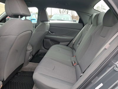 2024 Hyundai ELANTRA SE