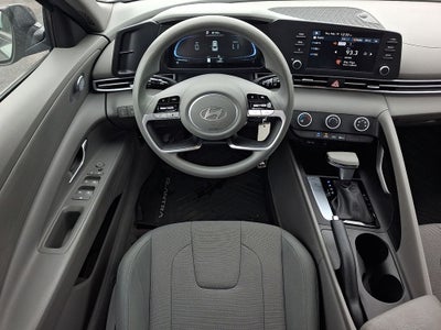 2024 Hyundai ELANTRA SE