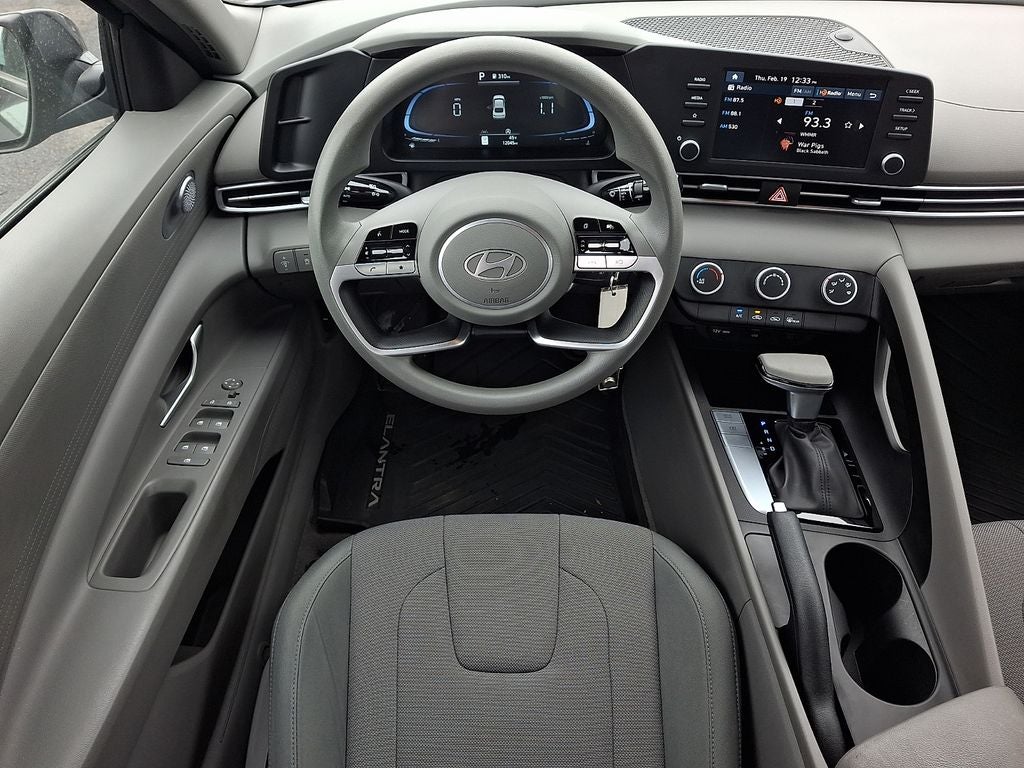 2024 Hyundai ELANTRA SE