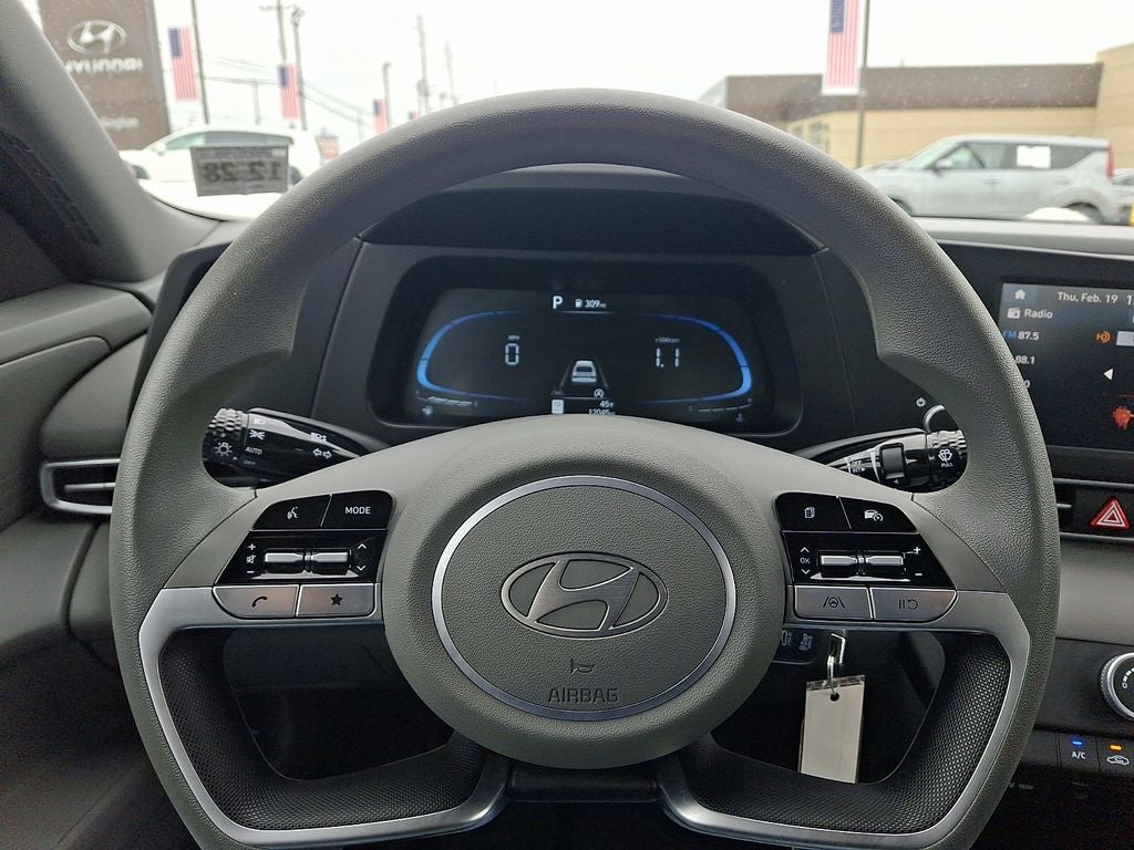 2024 Hyundai ELANTRA SE