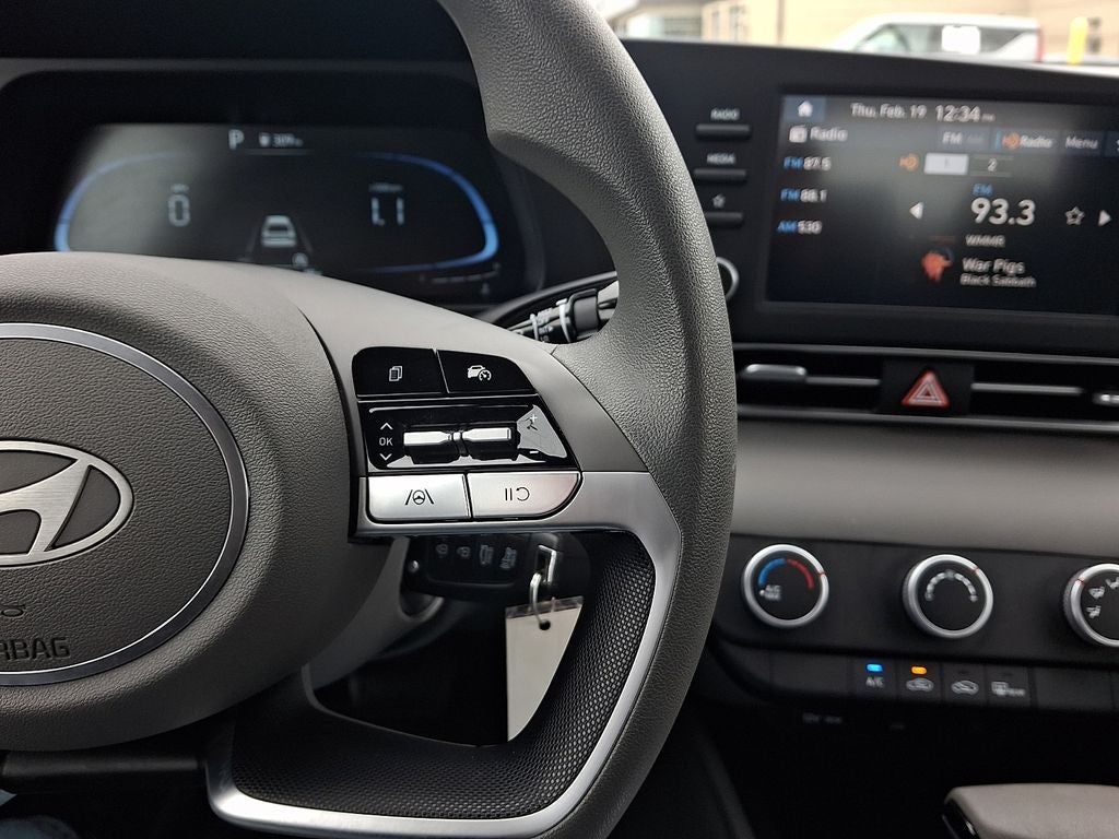 2024 Hyundai ELANTRA SE