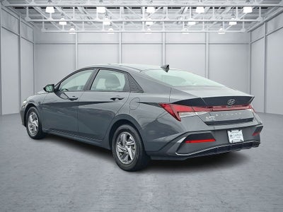 2024 Hyundai ELANTRA SE