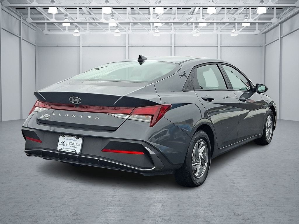 2024 Hyundai ELANTRA SE